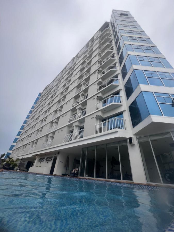 Hola! Condotel @ Inspiria Davao City Extérieur photo